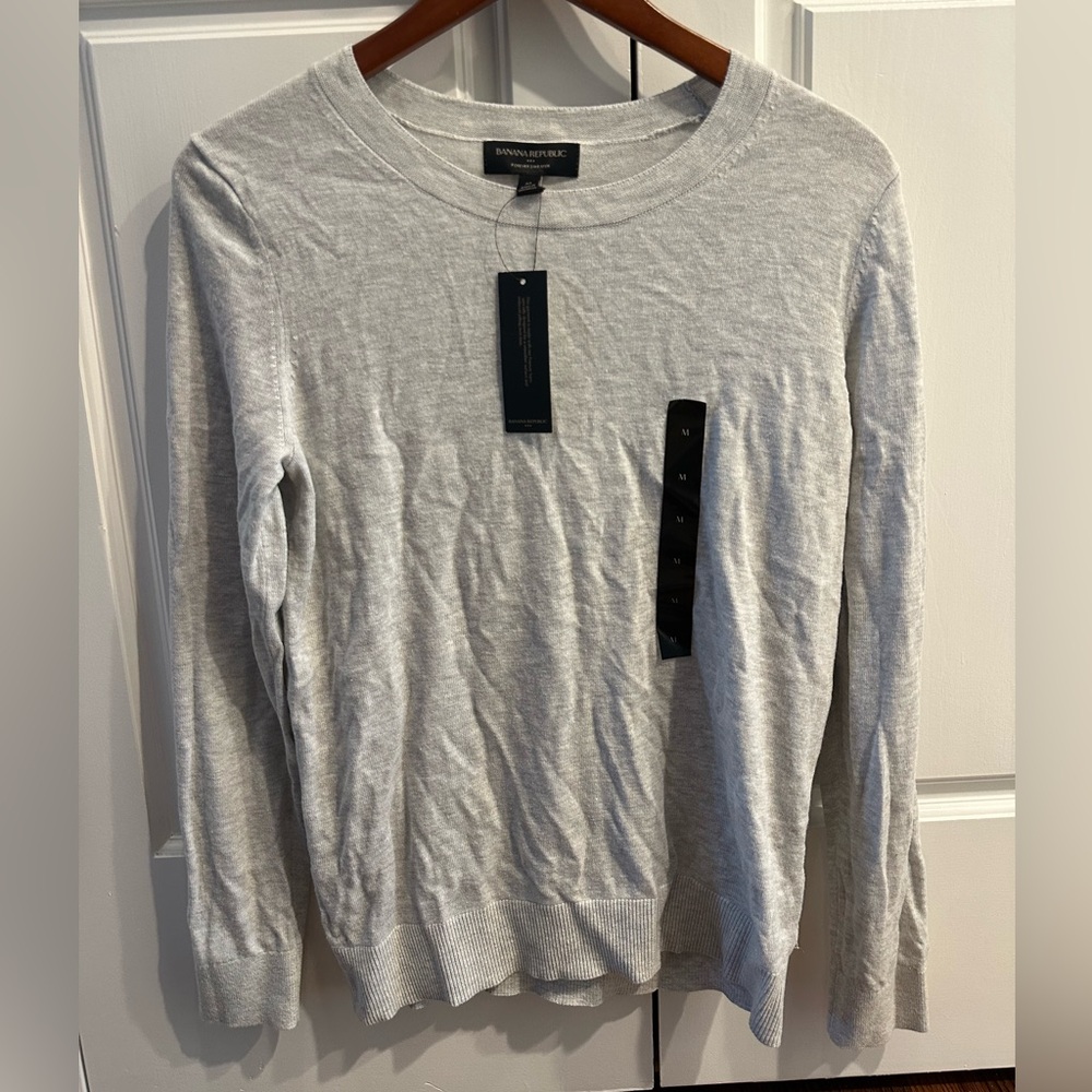 Banana Republic forever sweater gray. Size M